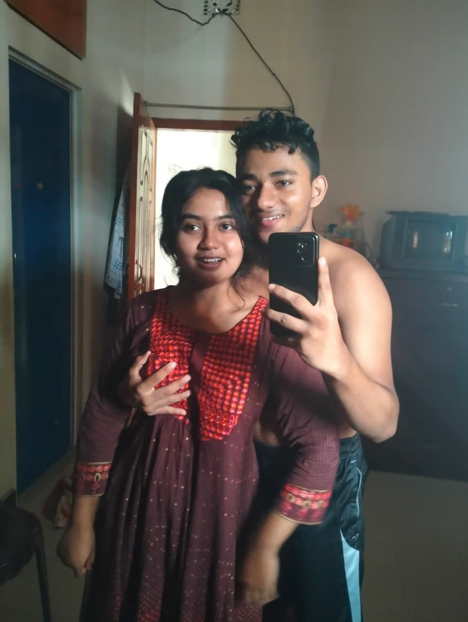 Bangladeshi hot cute hijabi girl mehbuba showing her bf on video call
