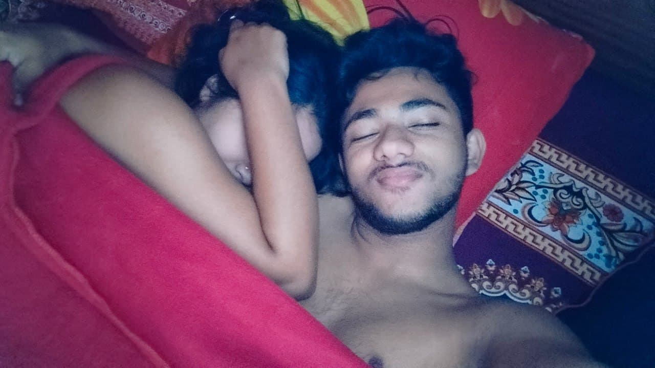 Bangladeshi hot cute hijabi girl mehbuba showing her bf on video call